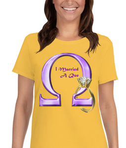 I Married a Que Women's short sleeve t-shirt